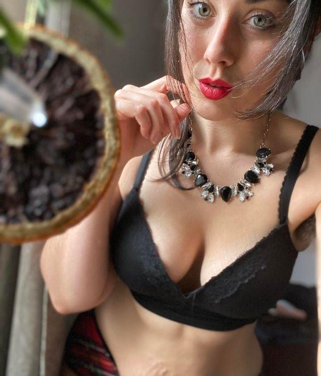 25P Scarlet Labelle nude