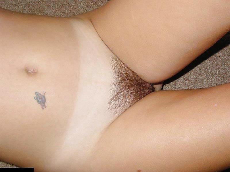 20P Latin Blonde Posing Her Hairy Pussy