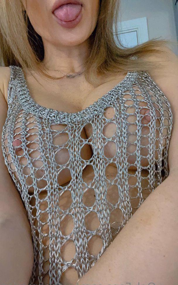 25P Anne-Marie nude