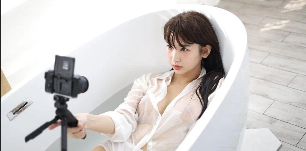 25P Lee Hae In nude