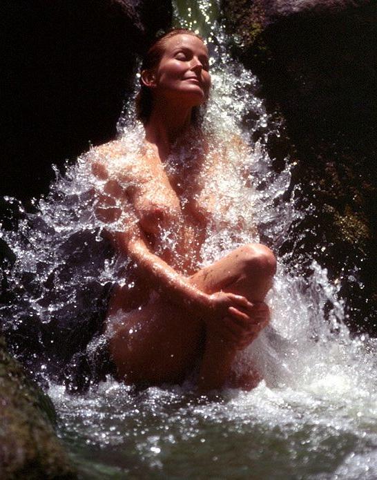 25P Bo Derek nackt