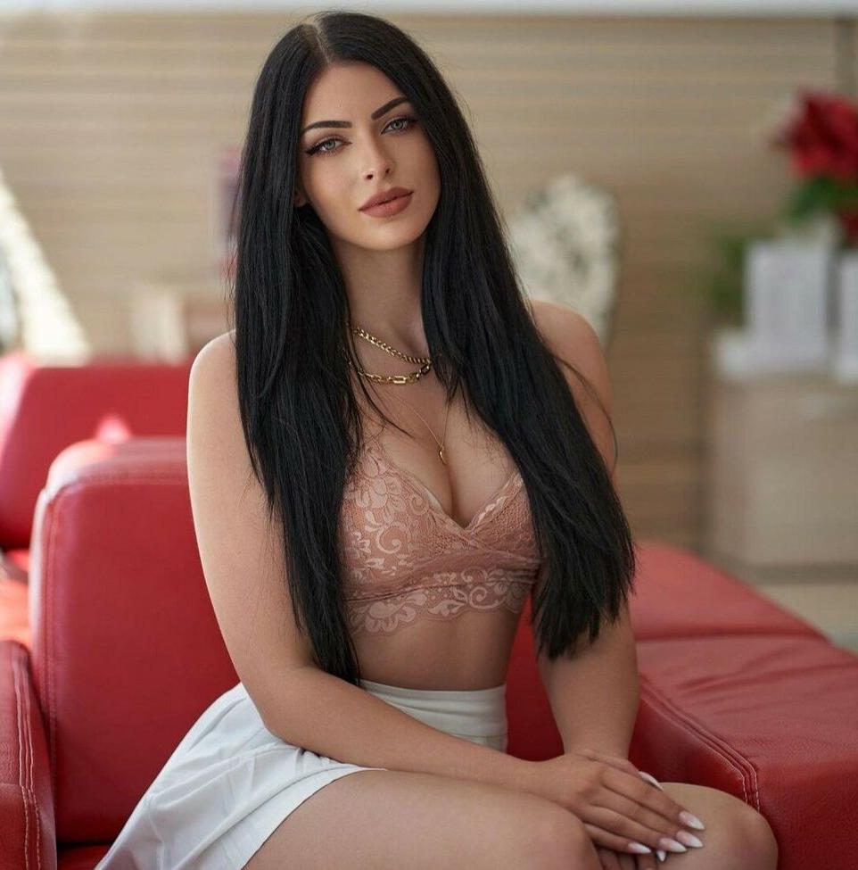 25P Jaqueline Neubauer nude