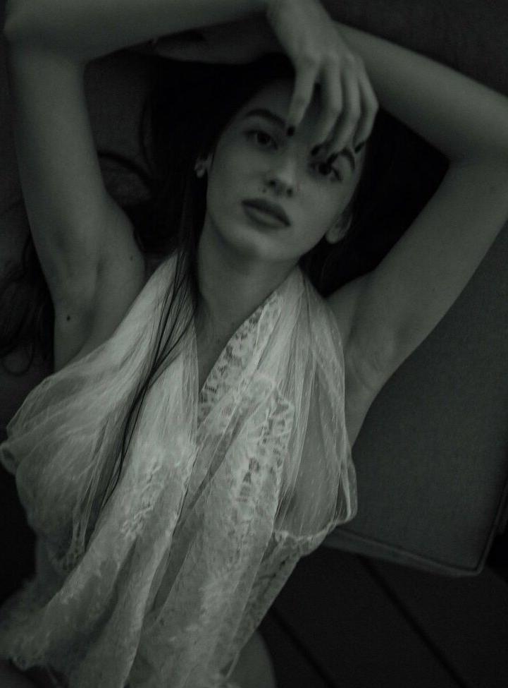 25P Raducu Mihaela nude