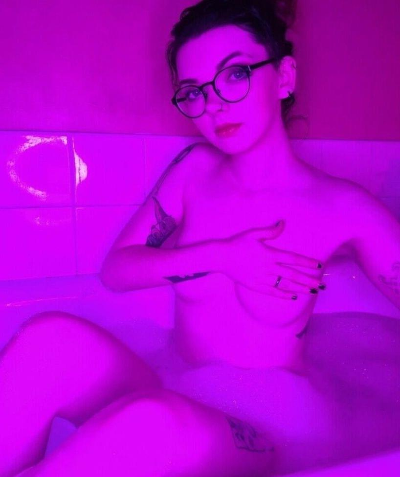 25P Louise Julie nude