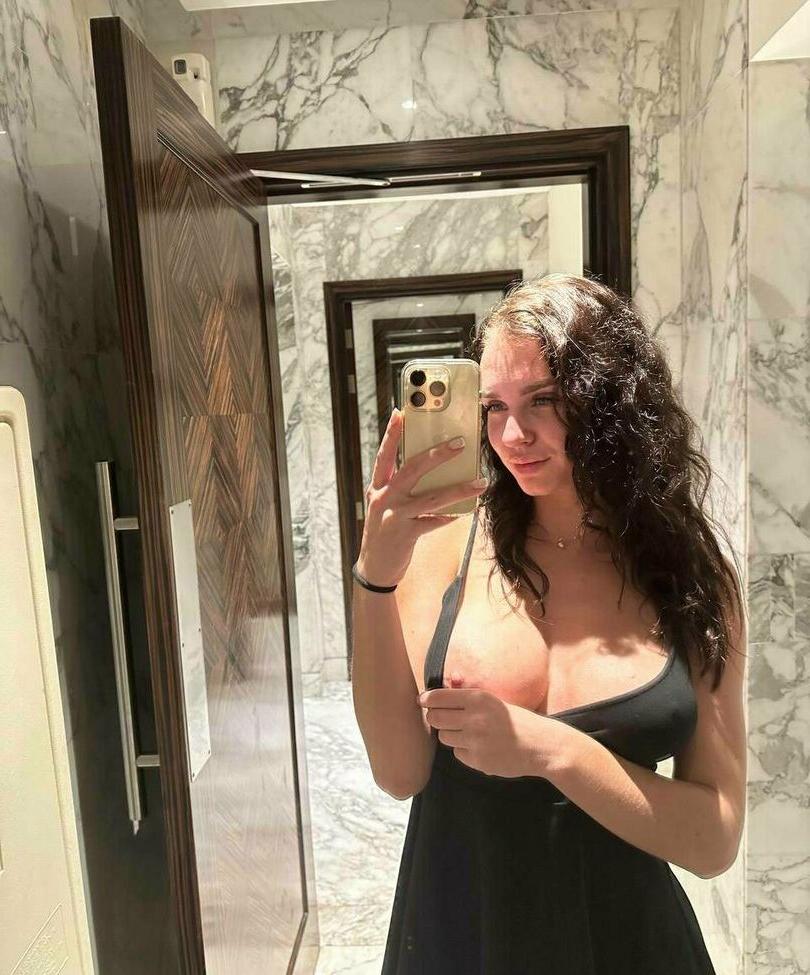 25P Anastasia Gress nude