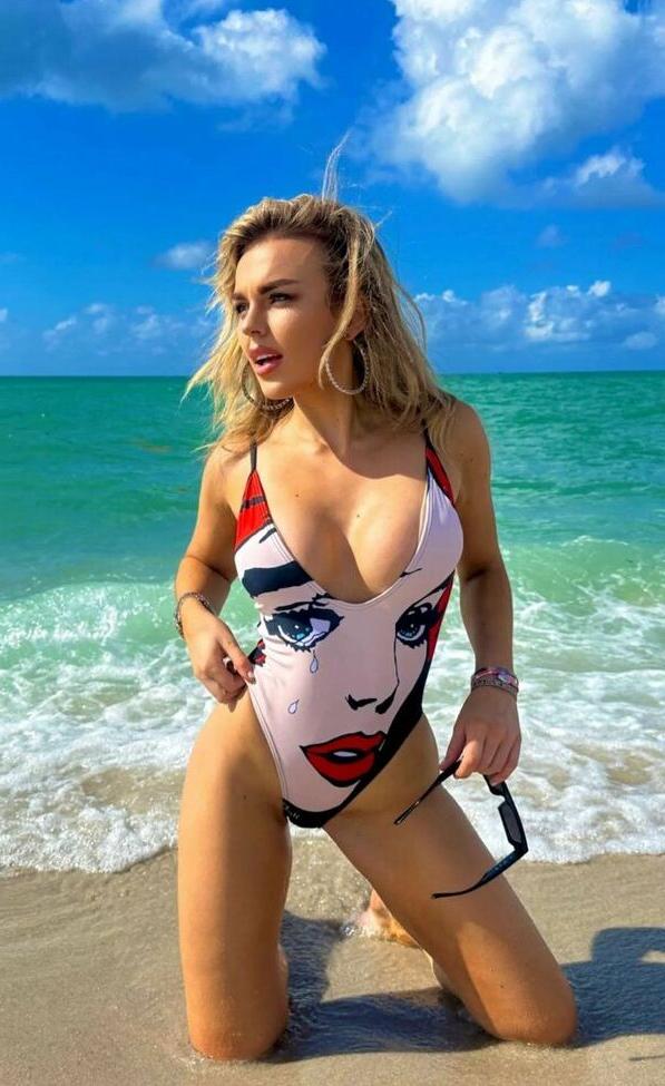 25P Tallia Storm nude