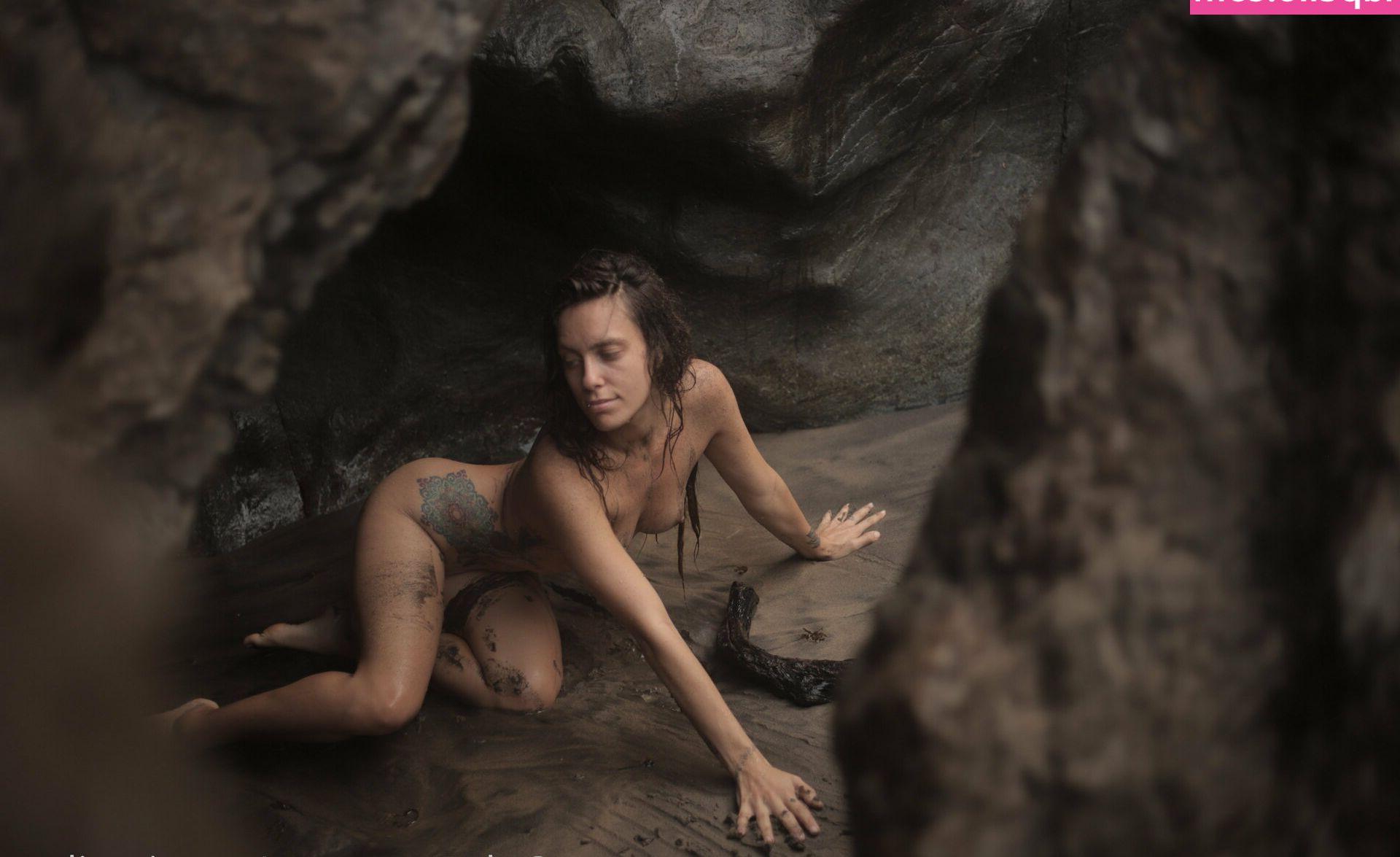 25P Touched By Nature nude