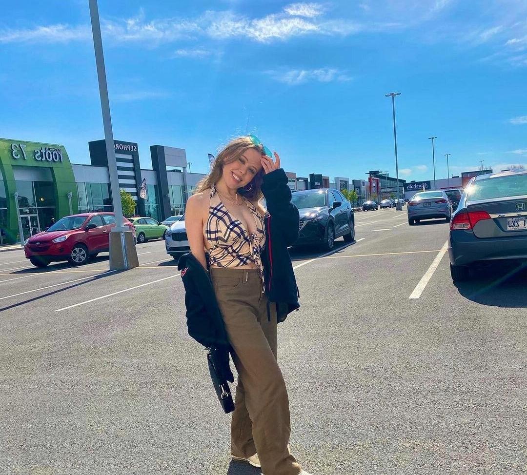 25P Emily Kyte nude