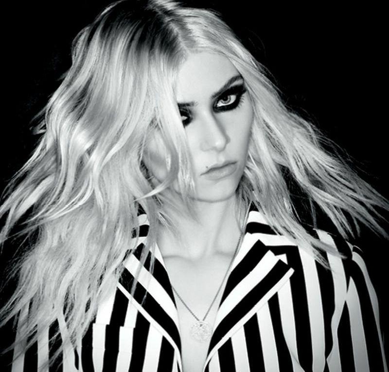 25P Taylor Momsen nude
