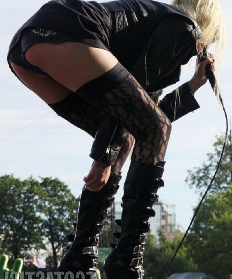 25P Taylor Momsen nude