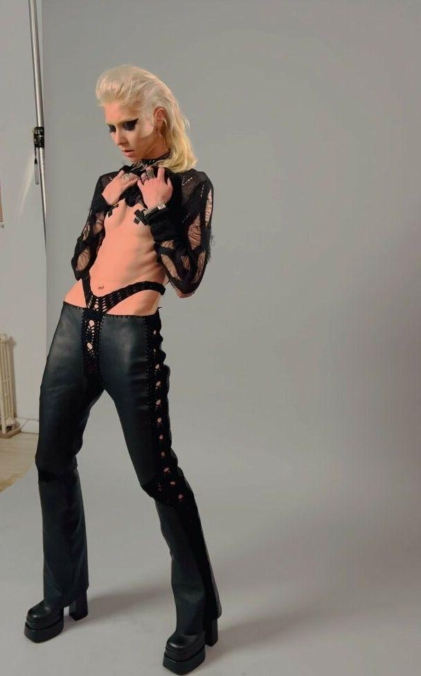 25P Taylor Momsen nude