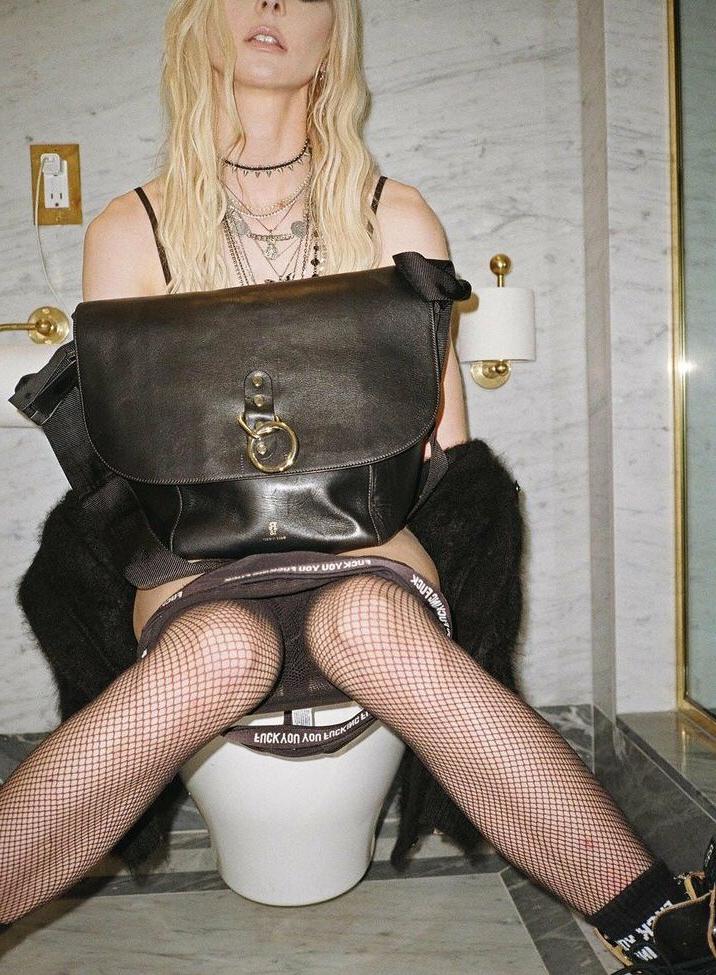 25P Taylor Momsen nude