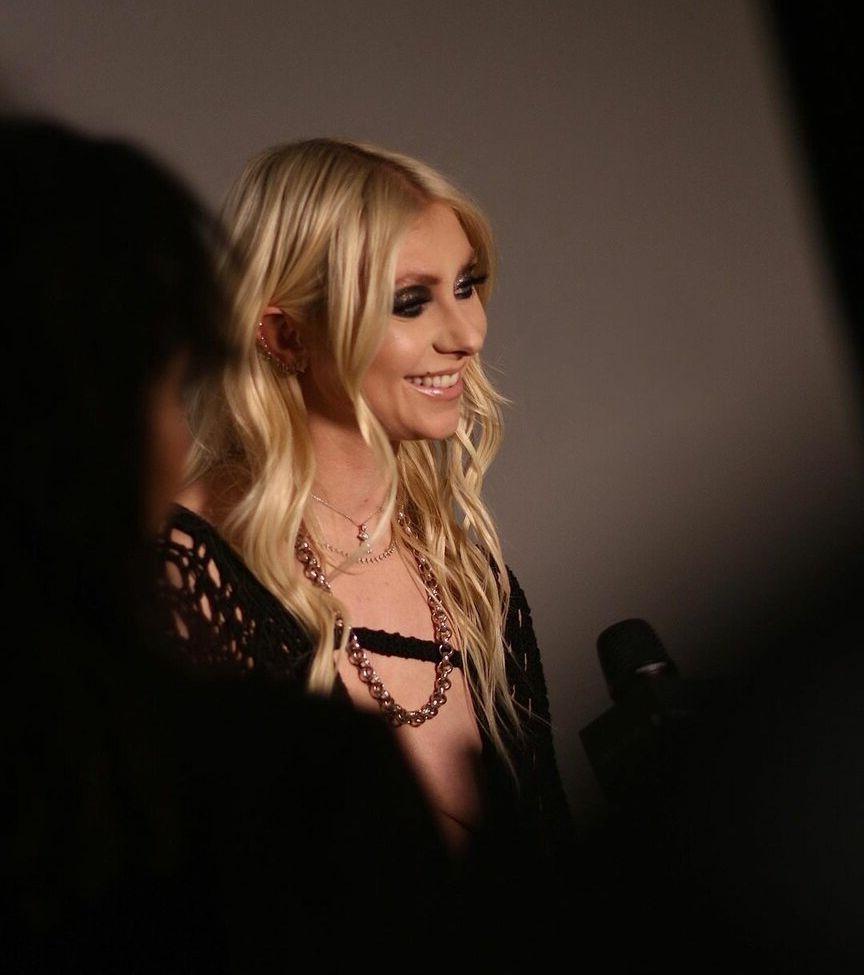 25P Taylor Momsen nude
