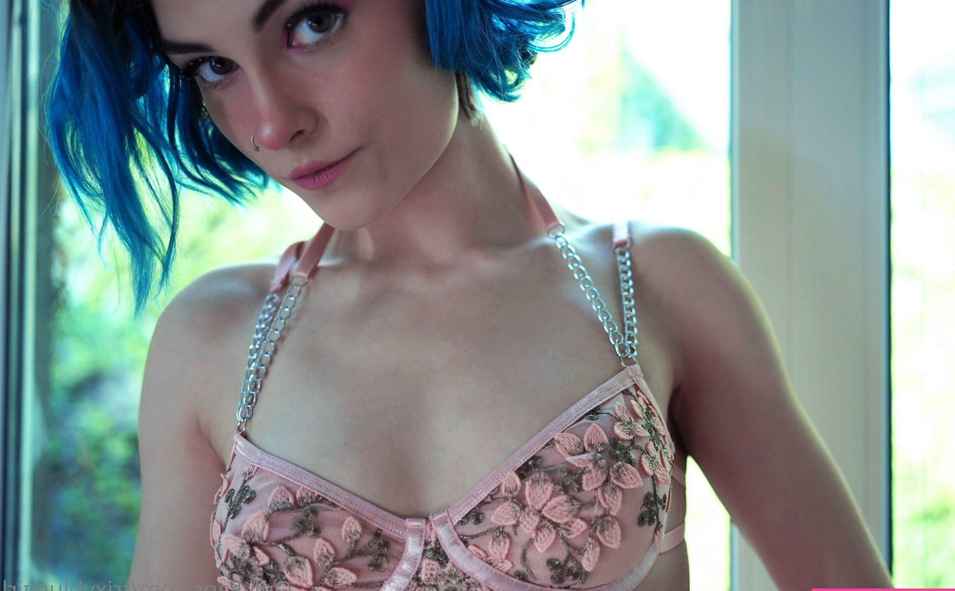25P Trixy Blue nude