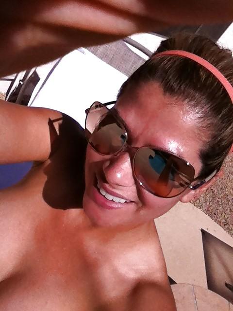 25P Hot Girls in Sunglasses