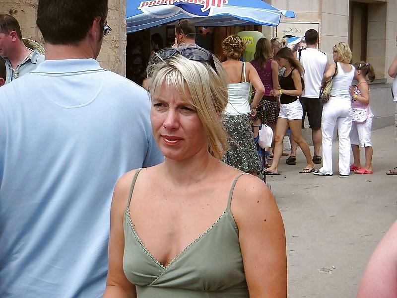 25P A VERY HOT MILF
