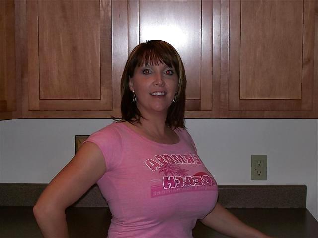 11P Big Tits Cleavage Queens (NON-porn)
