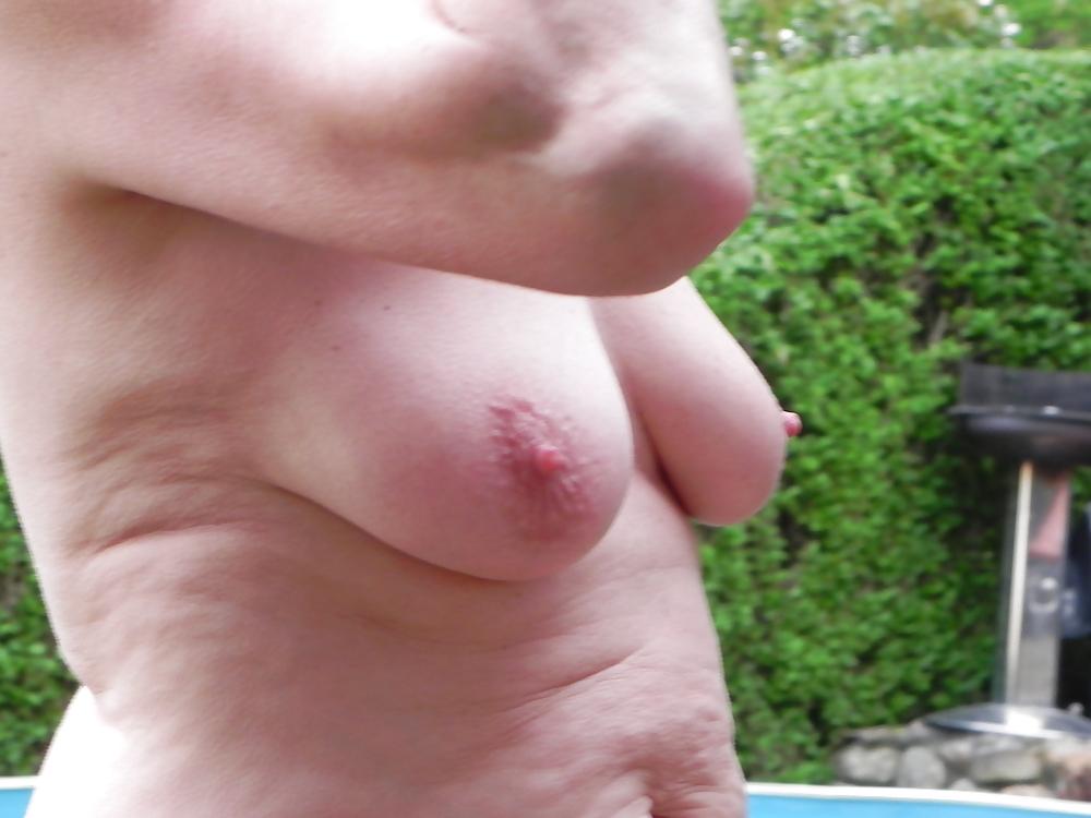 25P Elke im pool
