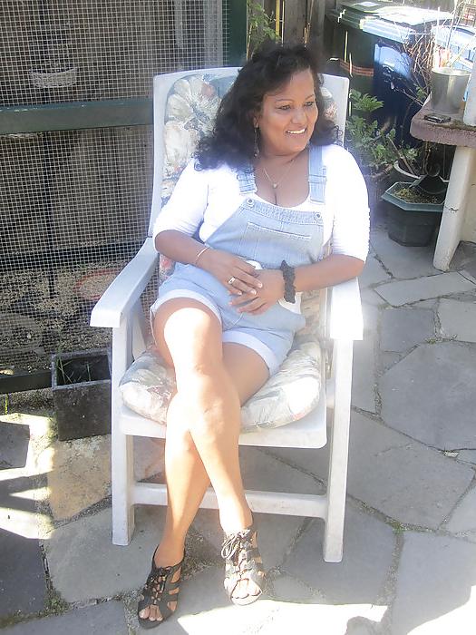 25P Aisha big tits and nice legs mature mom from facebook. 