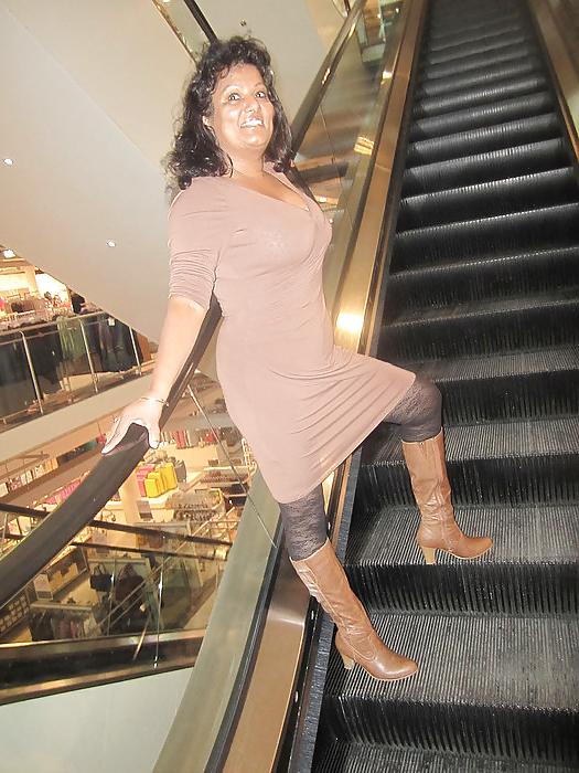 25P Aisha big tits and nice legs mature mom from facebook. 