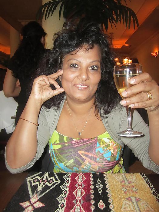 25P Aisha big tits and nice legs mature mom from facebook. 