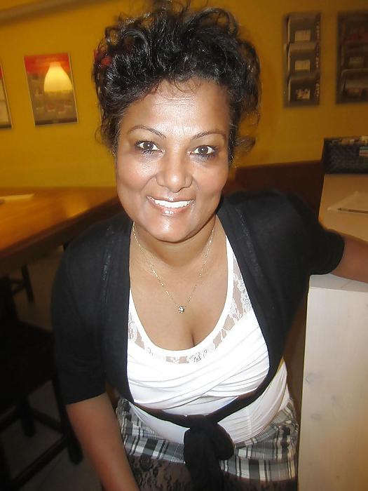 25P Aisha big tits and nice legs mature mom from facebook. 