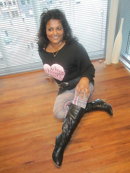 25P Aisha big tits and nice legs mature mom from facebook. 