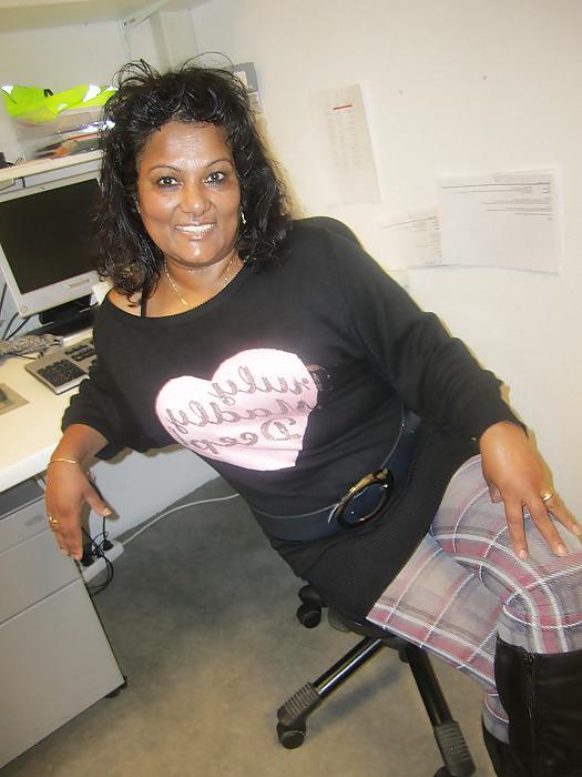 25P Aisha big tits and nice legs mature mom from facebook. 