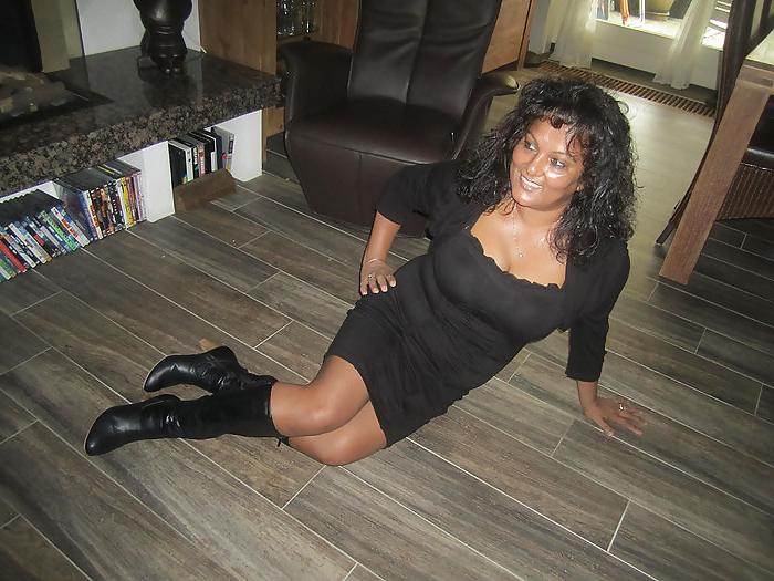 25P Aisha big tits and nice legs mature mom from facebook. 