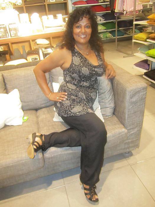25P Aisha big tits and nice legs mature mom from facebook. 