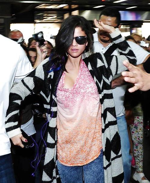 25P Selena Gomez - all braless, topless, upskirt & pokies pics