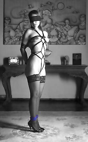 22P Submissive Black and White