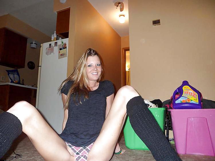 14P Pretty Skinny Girl Posing