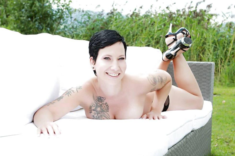 8P Hot Swiss Teen