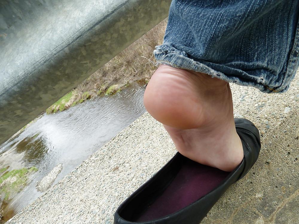 5P Feet in stinky  ballerina