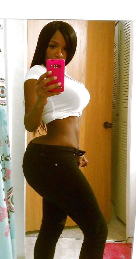 25P HIPS,ASS,THIGHS SO PHAT, IT SHOULD BE AGAINST THE LAW!!!