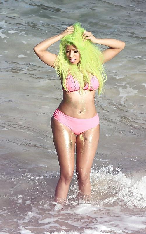 25P Nicki Minaj Sexy Ass & Feet