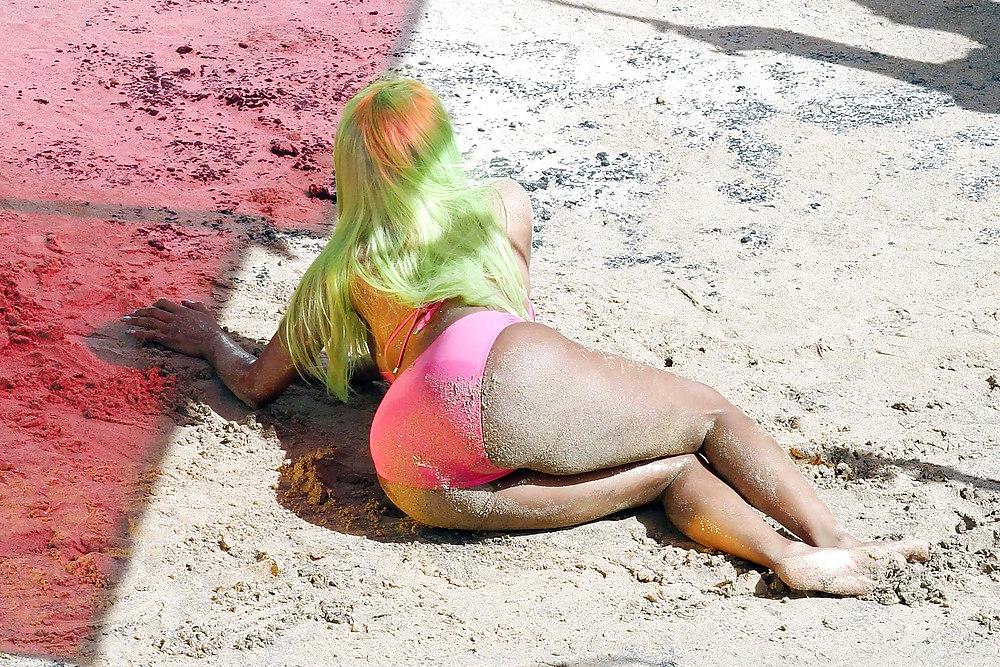 25P Nicki Minaj Sexy Ass & Feet