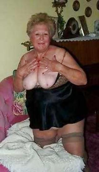 25P Mature And Grannies Showing Us Their Tits 5