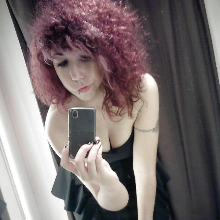 12P Italian selfshot girl