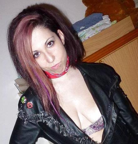 12P Italian selfshot girl