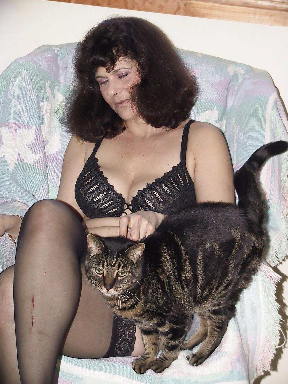 12P Mature in stockings.