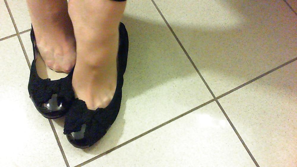 20P Feet in ballarina shoes  pantyhose leggins  knee high
