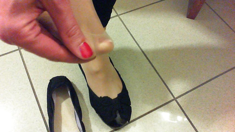 20P Feet in ballarina shoes  pantyhose leggins  knee high