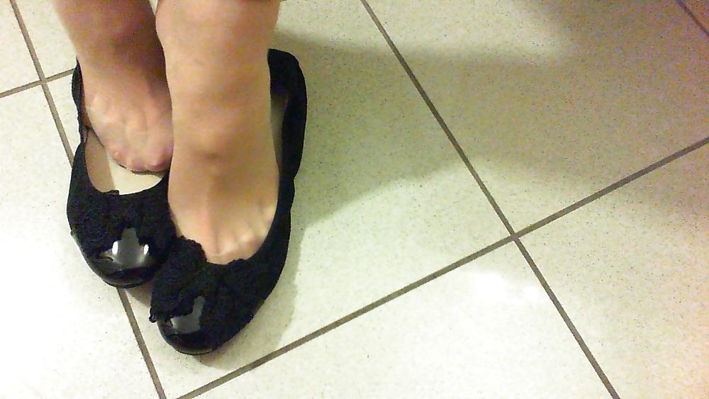 20P Feet in ballarina shoes  pantyhose leggins  knee high