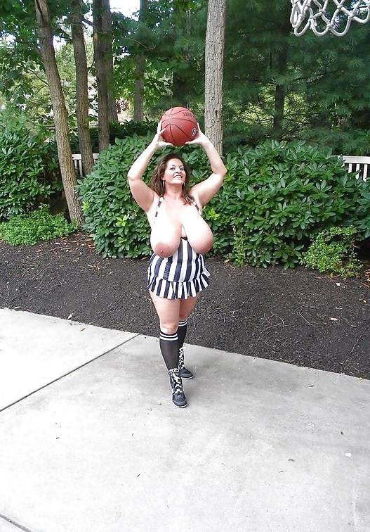 8P Sexy bbw maria wants to bounce your balls