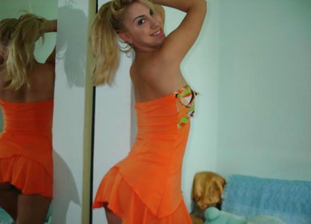 25P Blonde Hottie Posing
