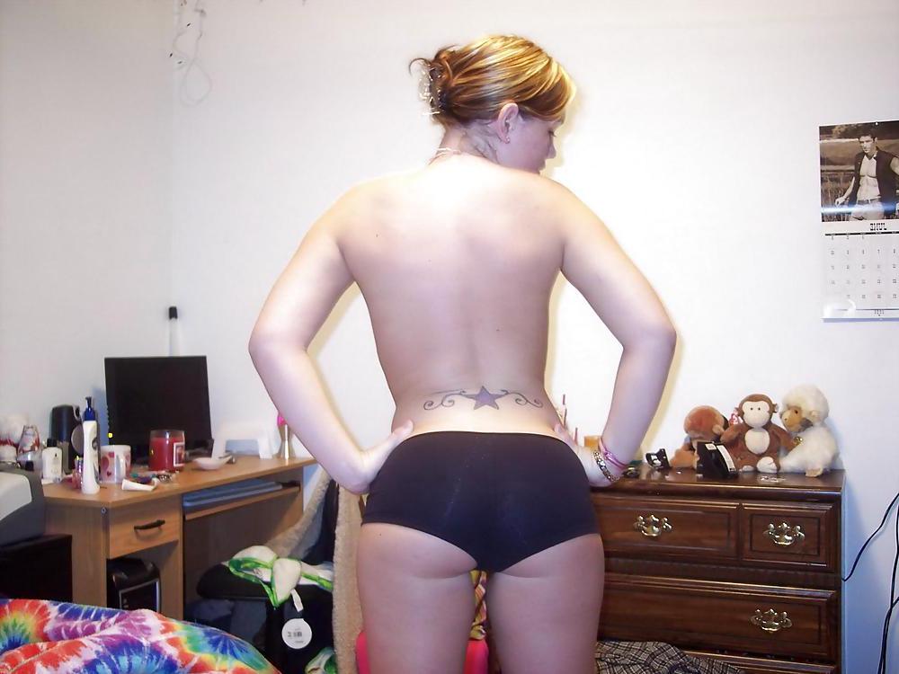 25P BRUNETTE TEEN POSING