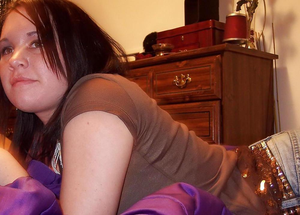 25P BRUNETTE TEEN POSING