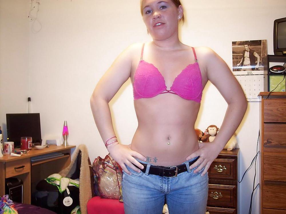 25P BRUNETTE TEEN POSING
